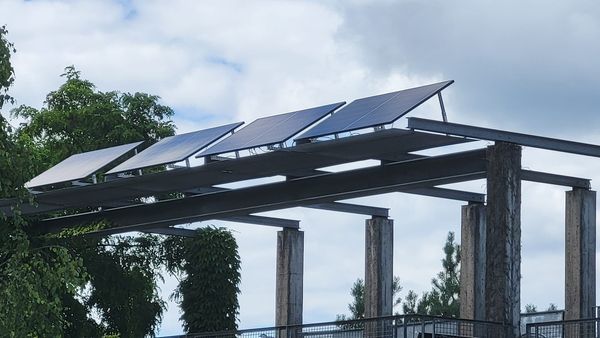 Neue Balkonsolaranlage fürs Vereinsheim
